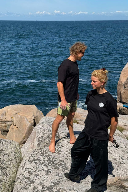 THE BLACK TEE